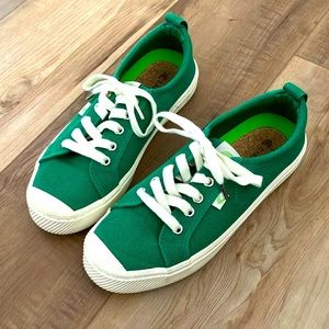 CARIUMA sneakers womens 8 emerald green